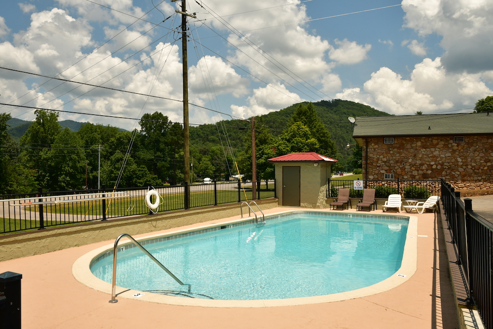 Outdoor Swimming pool at Townsend Gateway Inn