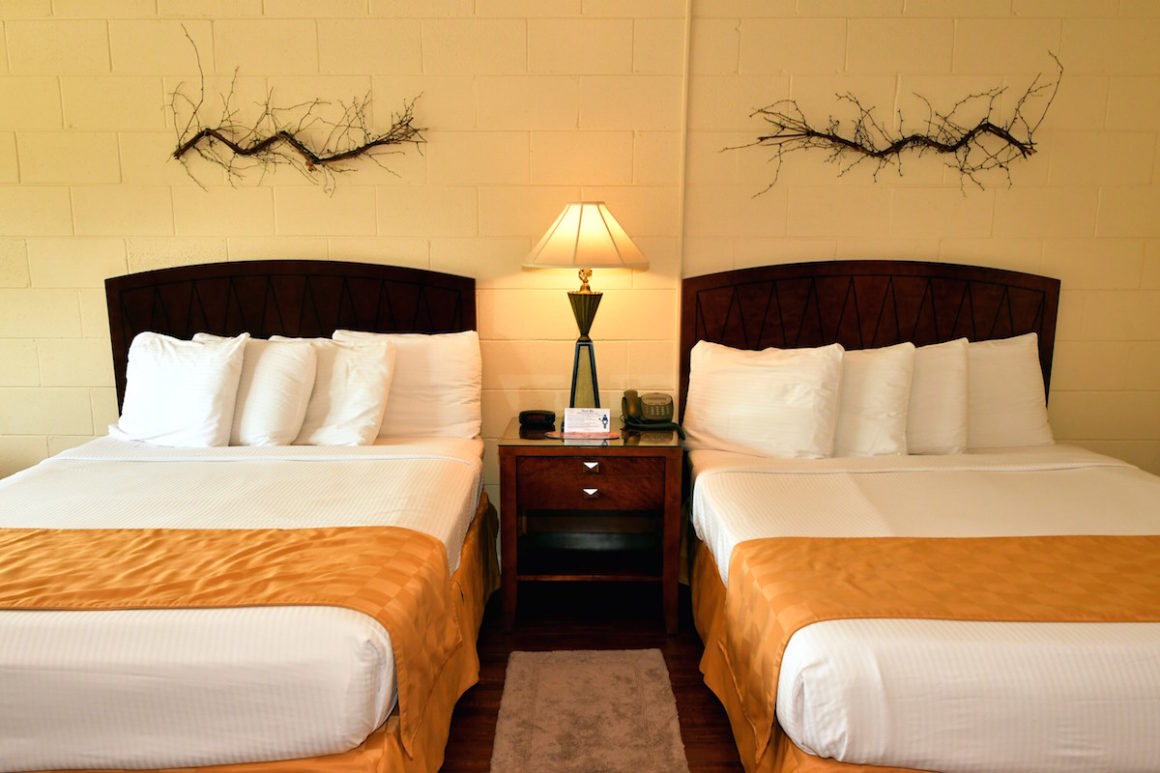 Two beds in guest room at Townsend Gateway Inn