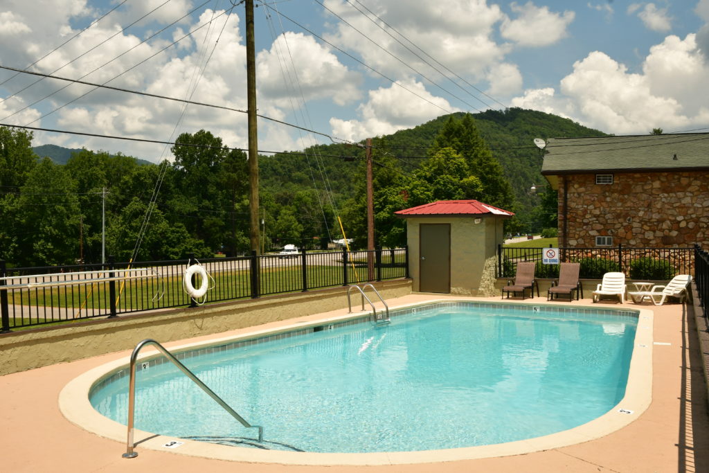 outdoor pool area at Townsend Gateway Inn