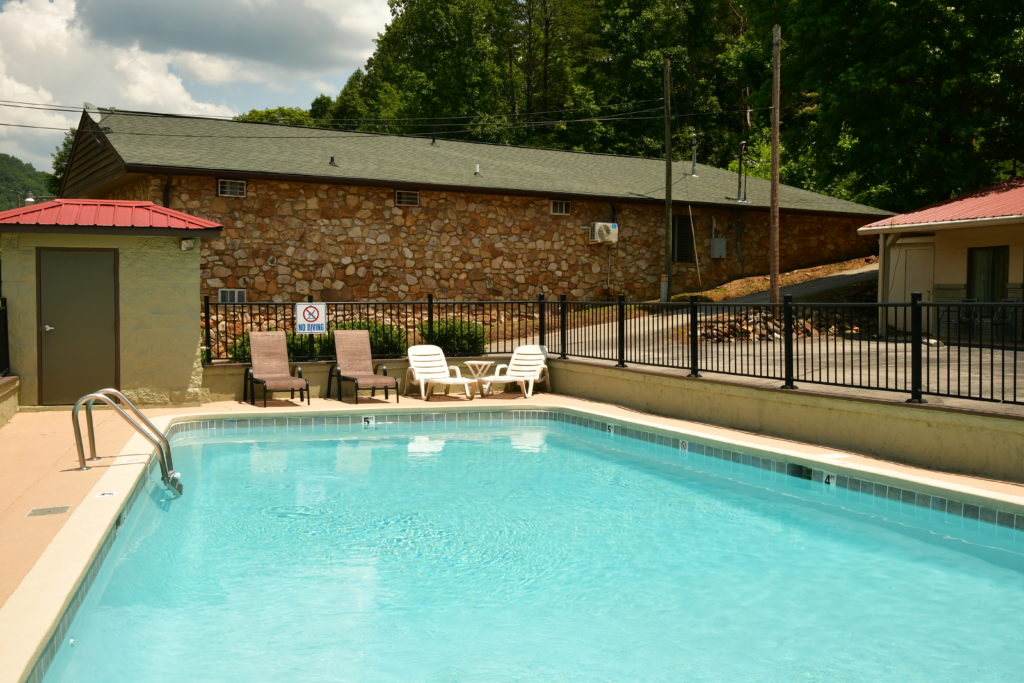 outdoor pool at hotel in Townsend TN