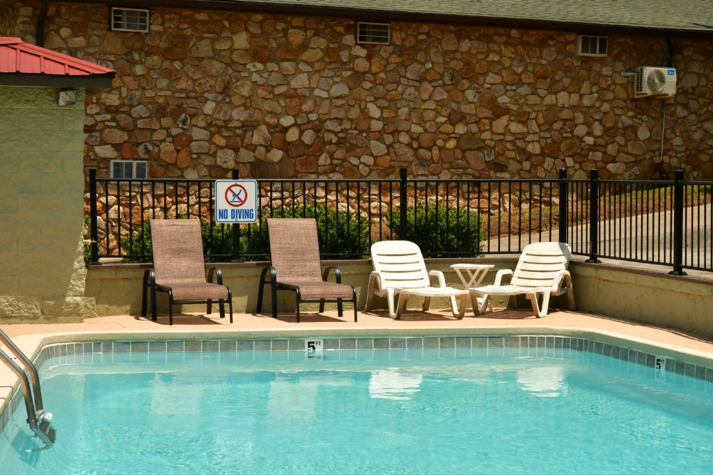 chairs around outdoor pool at Townsend Gateway Inn