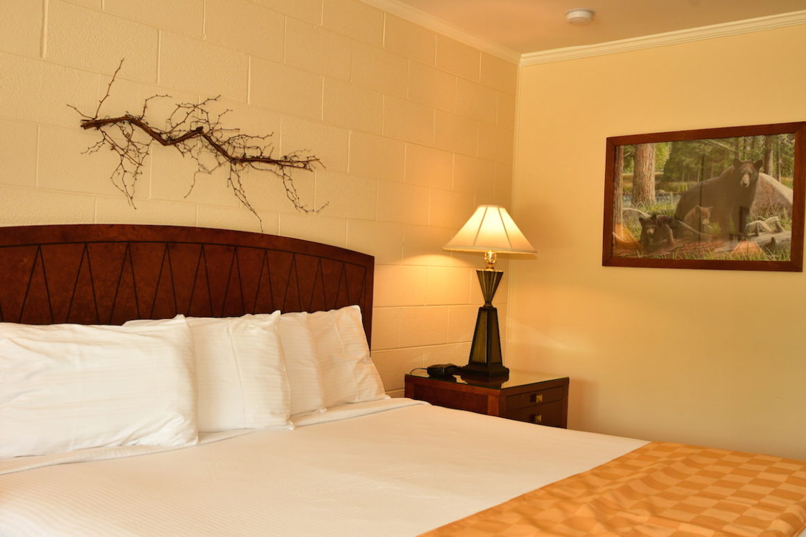 King Room at Townsend Gateway Inn hotel in Townsend TN