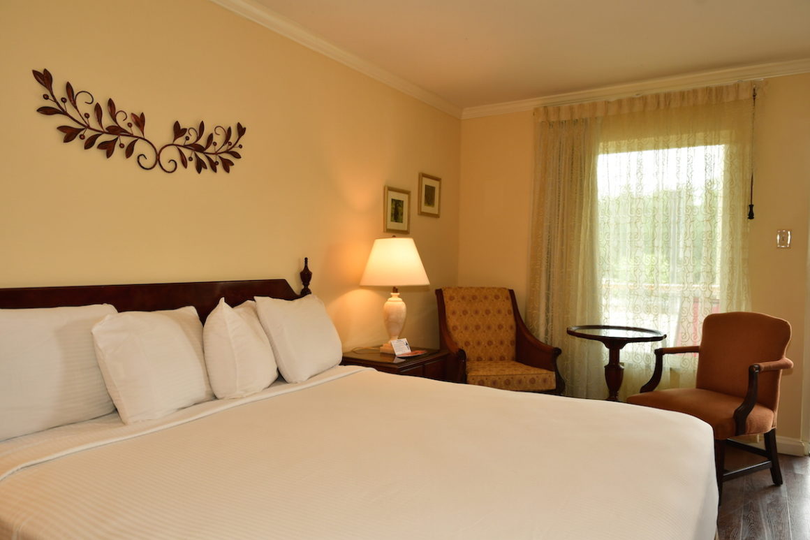 Guest room at Townsend Gateway Inn hotel in Townsend TN