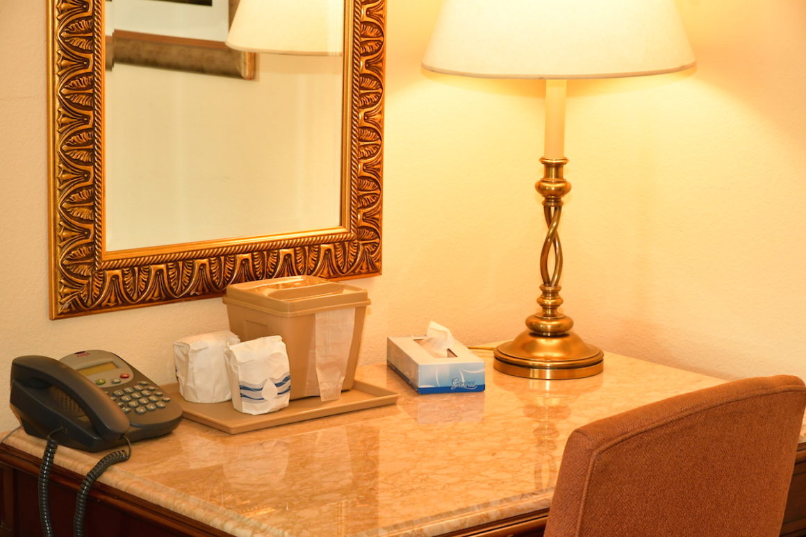 desk in Townsend Gateway Inn hotel room